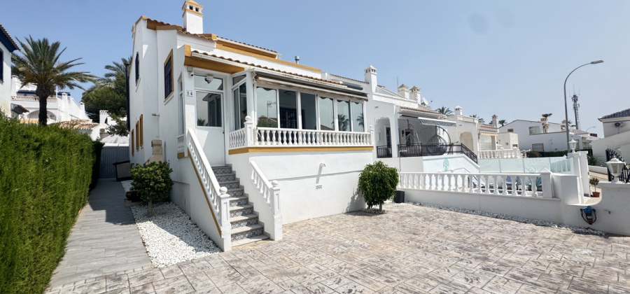 Villamartin, Alicante, 3 Bedrooms Bedrooms, ,3 BathroomsBathrooms,Villa,Resale,103186638126155360