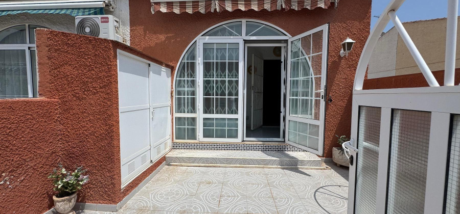 Torrevieja, Alicante, 2 Bedrooms Bedrooms, ,2 BathroomsBathrooms,Villa,Resale,75632165365142208