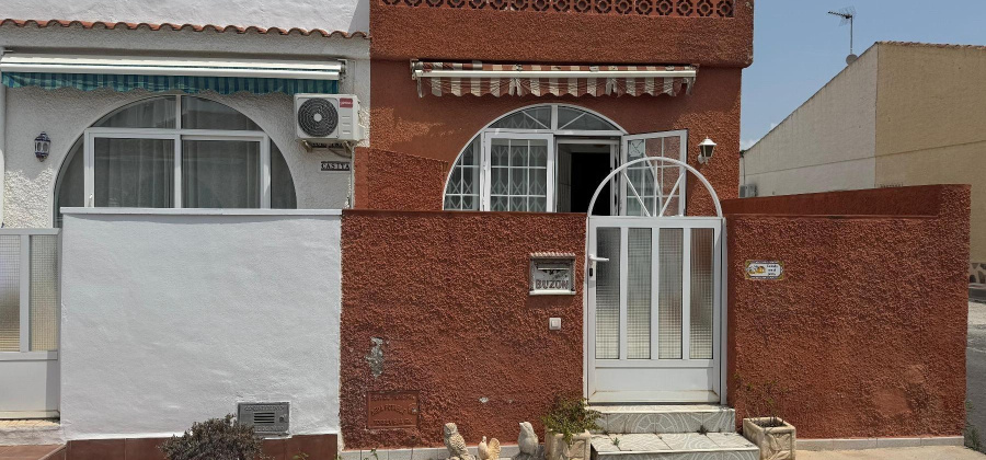 Torrevieja, Alicante, 2 Bedrooms Bedrooms, ,2 BathroomsBathrooms,Villa,Resale,75632165365142208