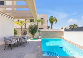 Torrevieja, Alicante, 3 Bedrooms Bedrooms, ,2 BathroomsBathrooms,Villa,Resale,0,7563294844277975