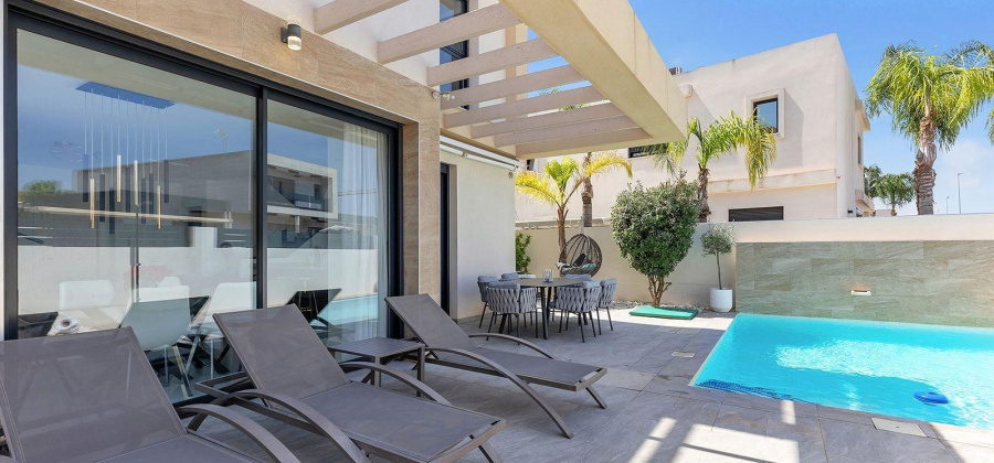Torrevieja, Alicante, 3 Bedrooms Bedrooms, ,2 BathroomsBathrooms,Villa,Resale,0,7563294844277975
