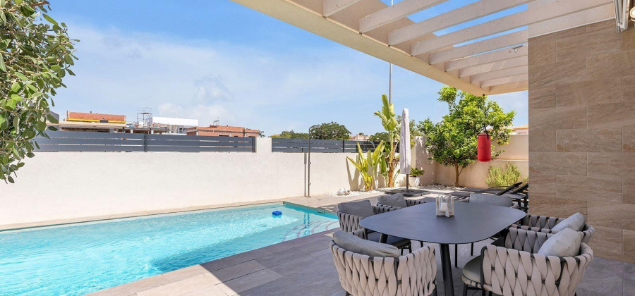 Torrevieja, Alicante, 3 Bedrooms Bedrooms, ,2 BathroomsBathrooms,Villa,Resale,0,7563294844277975