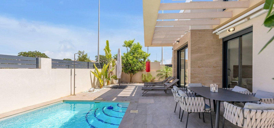 Torrevieja, Alicante, 3 Bedrooms Bedrooms, ,2 BathroomsBathrooms,Villa,Resale,0,7563294844277975