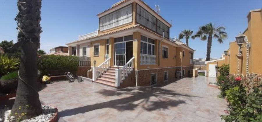 Torrevieja, Alicante, 6 Bedrooms Bedrooms, ,4 BathroomsBathrooms,Villa,Resale,0,7563294893205670