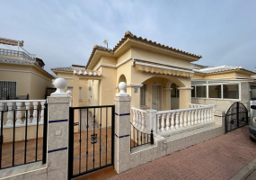 Torrevieja, Alicante, 2 Bedrooms Bedrooms, ,1 BathroomBathrooms,Bungalow,Resale,0,7563298874524244