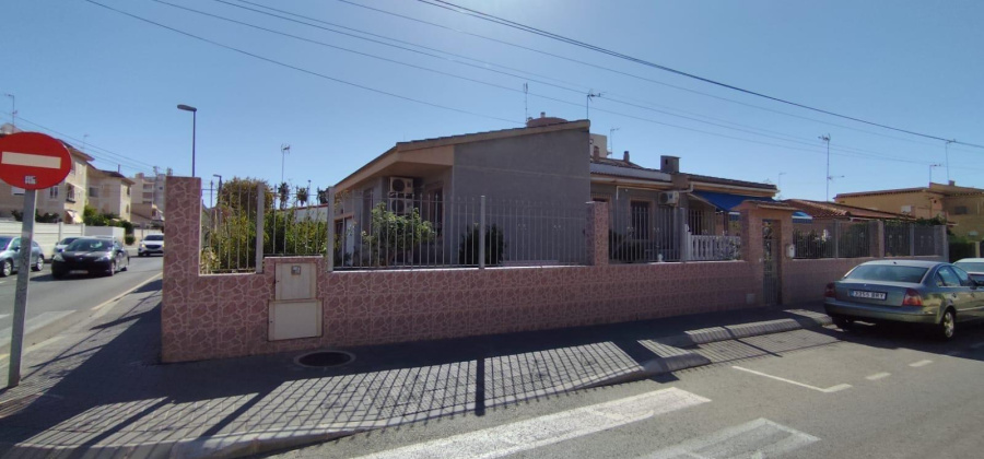 Torrevieja, Alicante, 4 Bedrooms Bedrooms, ,2 BathroomsBathrooms,Villa,Resale,0,75632156501513568