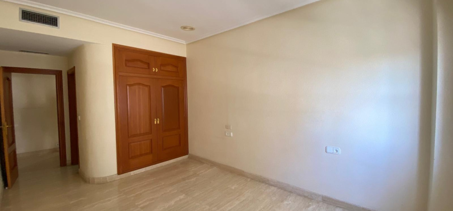 Torrevieja, Alicante, 4 Bedrooms Bedrooms, ,2 BathroomsBathrooms,Apartment,Resale,0,75632279782086576