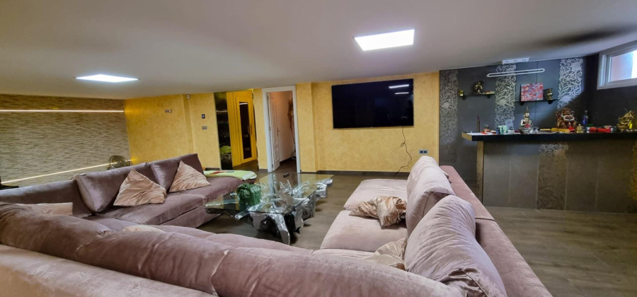Torrevieja, Alicante, 5 Bedrooms Bedrooms, ,3 BathroomsBathrooms,Villa,Resale,0,75632280569567376