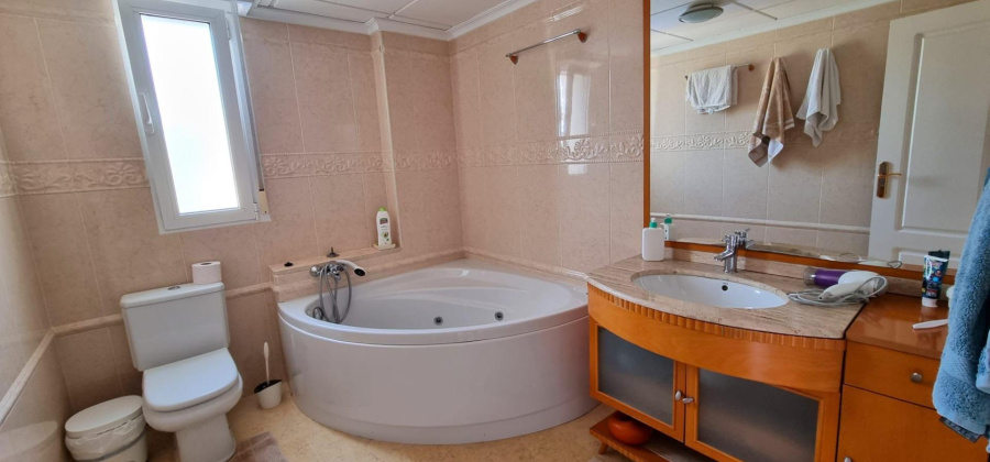 Torrevieja, Alicante, 5 Bedrooms Bedrooms, ,3 BathroomsBathrooms,Villa,Resale,0,75632280569567376