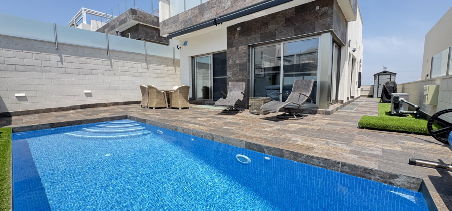 Villamartin, Alicante, 4 Bedrooms Bedrooms, ,4 BathroomsBathrooms,Villa,Resale,0,103186228869049248