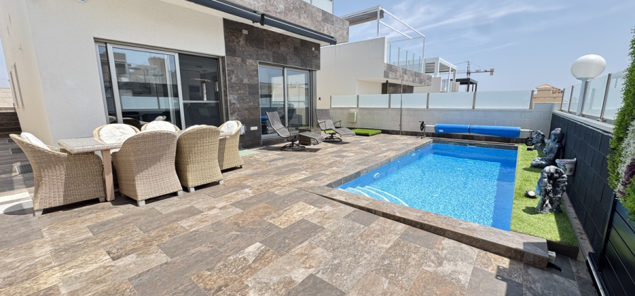 Villamartin, Alicante, 4 Bedrooms Bedrooms, ,4 BathroomsBathrooms,Villa,Resale,0,103186228869049248