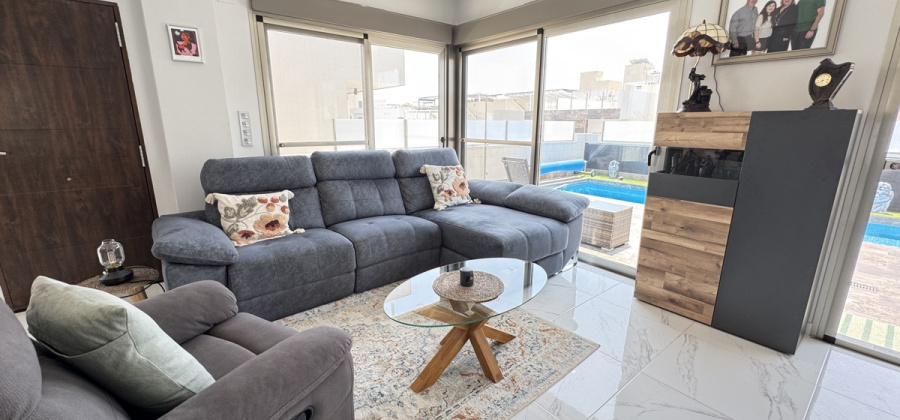 Villamartin, Alicante, 4 Bedrooms Bedrooms, ,4 BathroomsBathrooms,Villa,Resale,0,103186228869049248