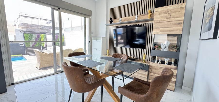 Villamartin, Alicante, 4 Bedrooms Bedrooms, ,4 BathroomsBathrooms,Villa,Resale,0,103186228869049248