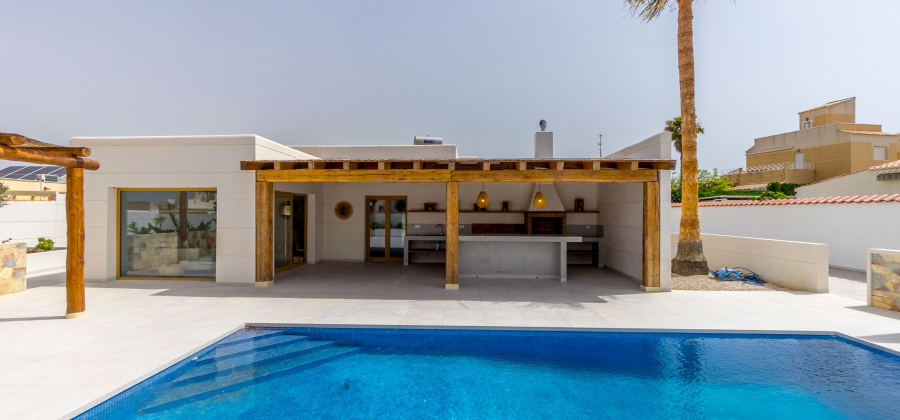 Torrevieja, Alicante, 4 Bedrooms Bedrooms, ,3 BathroomsBathrooms,Villa,Resale,0,103536148571910800
