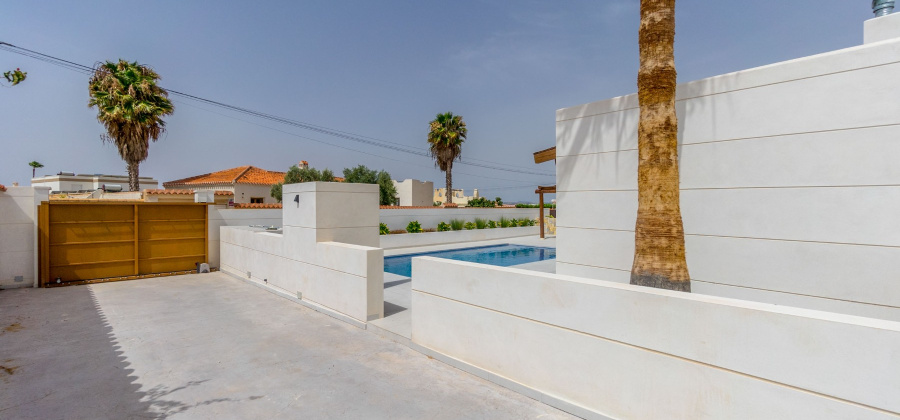 Torrevieja, Alicante, 4 Bedrooms Bedrooms, ,3 BathroomsBathrooms,Villa,Resale,0,103536148571910800