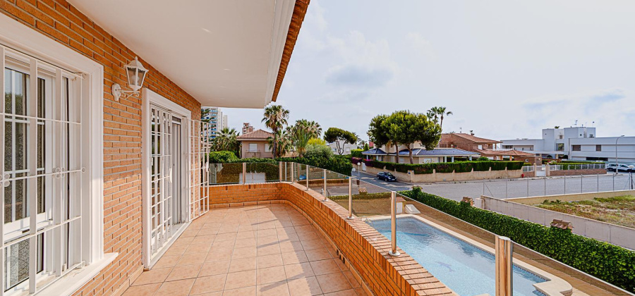Torrevieja, Alicante, 5 Bedrooms Bedrooms, ,3 BathroomsBathrooms,Villa,Resale,0,328216284093044608