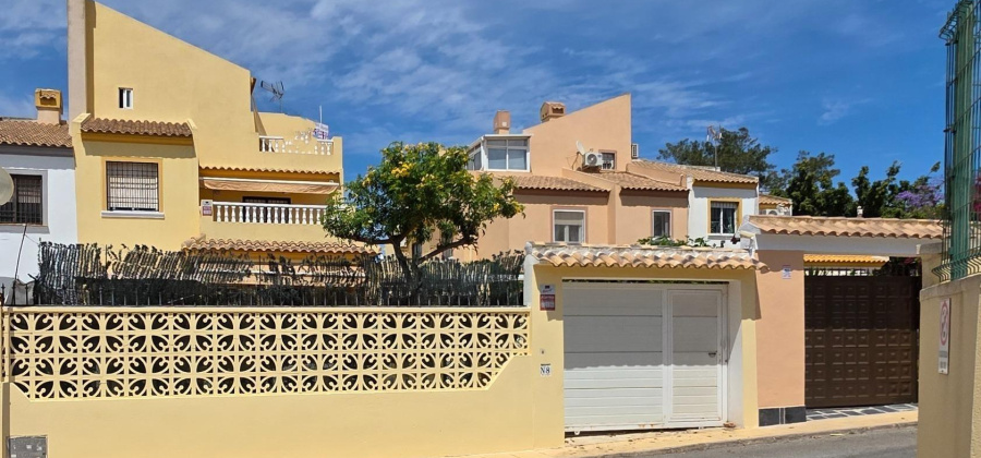 Torrevieja, Alicante, 4 Bedrooms Bedrooms, ,1 BathroomBathrooms,Villa,Resale,0,7563291679270038