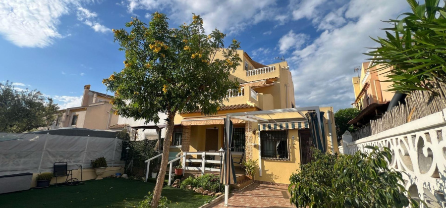 Torrevieja, Alicante, 4 Bedrooms Bedrooms, ,1 BathroomBathrooms,Villa,Resale,0,7563291679270038