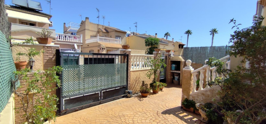 Torrevieja, Alicante, 3 Bedrooms Bedrooms, ,2 BathroomsBathrooms,Villa,Resale,0,75632245470098560