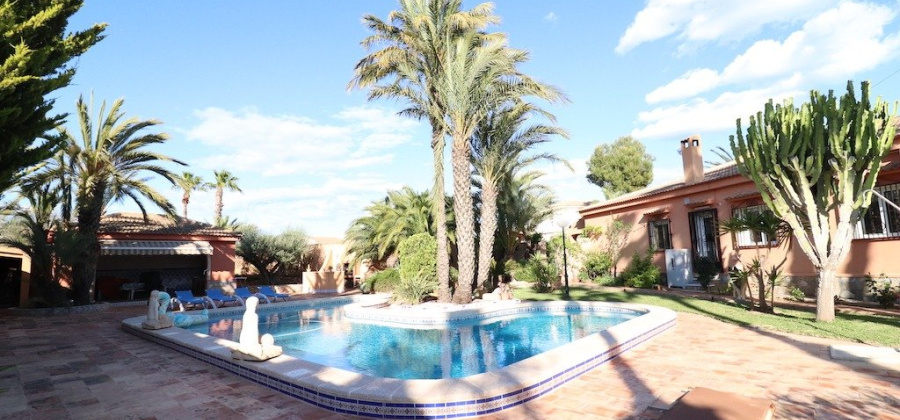Torrevieja, Alicante, 5 Bedrooms Bedrooms, ,3 BathroomsBathrooms,Villa,Resale,0,209924449201543264