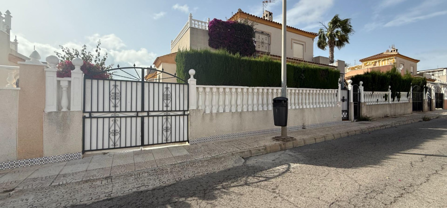 Orihuela Costa, Alicante, 3 Bedrooms Bedrooms, ,1 BathroomBathrooms,Villa,Resale,0,75632221621217136