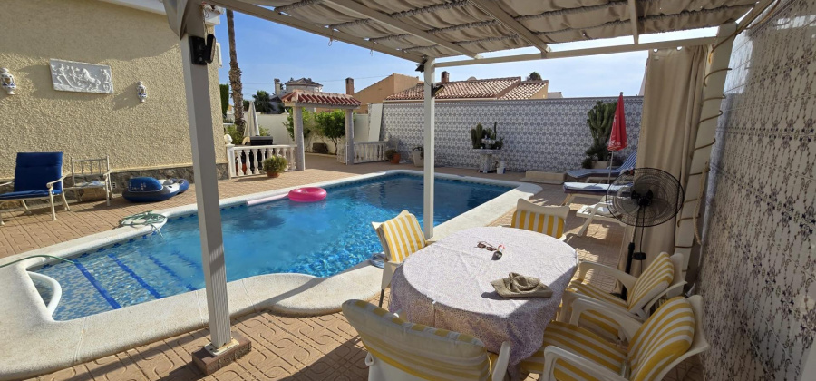 Torrevieja, Alicante, 3 Bedrooms Bedrooms, ,2 BathroomsBathrooms,Villa,Resale,0,20992496529842820