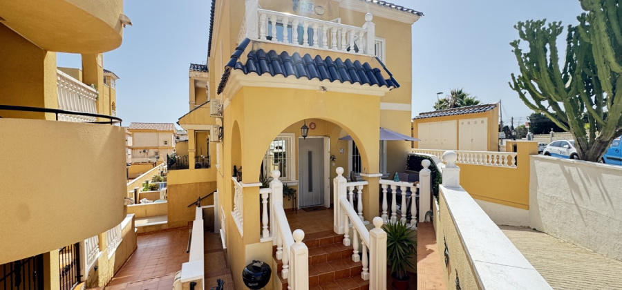 Villamartin, Alicante, 2 Bedrooms Bedrooms, ,3 BathroomsBathrooms,Villa,Resale,0,103186221479463632