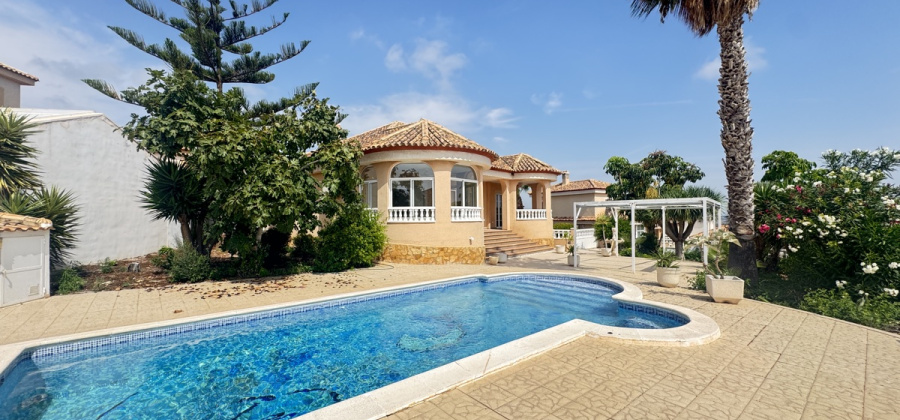 San Miguel de Salinas, Alicante, 3 Bedrooms Bedrooms, ,3 BathroomsBathrooms,Villa,Resale,0,103186224825330496