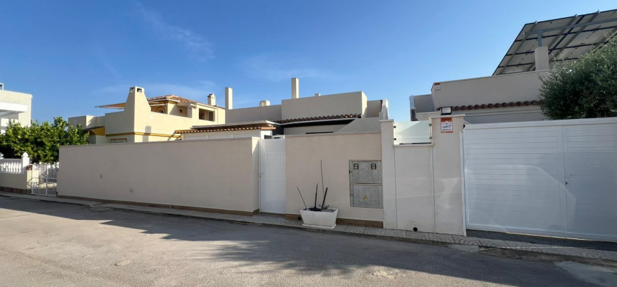 Torrevieja, Alicante, 2 Bedrooms Bedrooms, ,1 BathroomBathrooms,Villa,Resale,0,75632619942541936