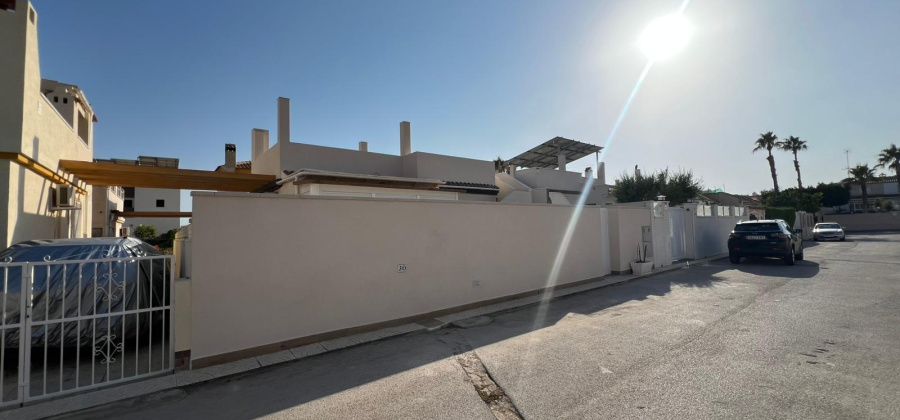 Torrevieja, Alicante, 2 Bedrooms Bedrooms, ,1 BathroomBathrooms,Villa,Resale,0,75632619942541936