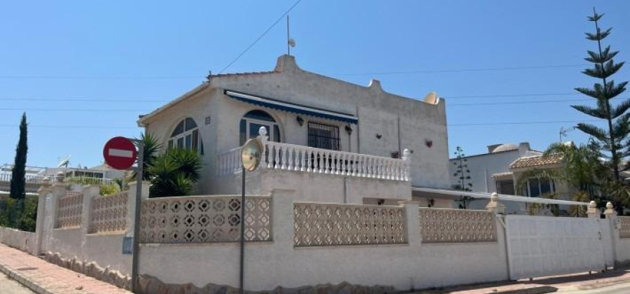 Torrevieja, Alicante, 3 Bedrooms Bedrooms, ,3 BathroomsBathrooms,Villa,Resale,0,75632589343070368