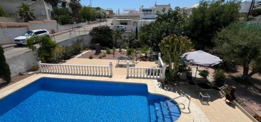 Torrevieja, Alicante, 3 Bedrooms Bedrooms, ,3 BathroomsBathrooms,Villa,Resale,0,75632589343070368