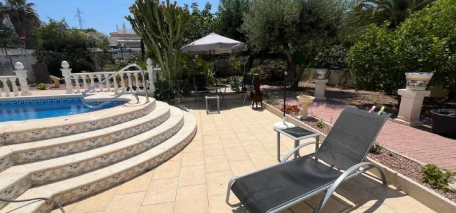 Torrevieja, Alicante, 3 Bedrooms Bedrooms, ,3 BathroomsBathrooms,Villa,Resale,0,75632589343070368