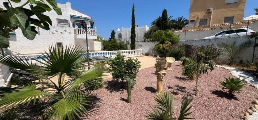 Torrevieja, Alicante, 3 Bedrooms Bedrooms, ,3 BathroomsBathrooms,Villa,Resale,0,75632589343070368