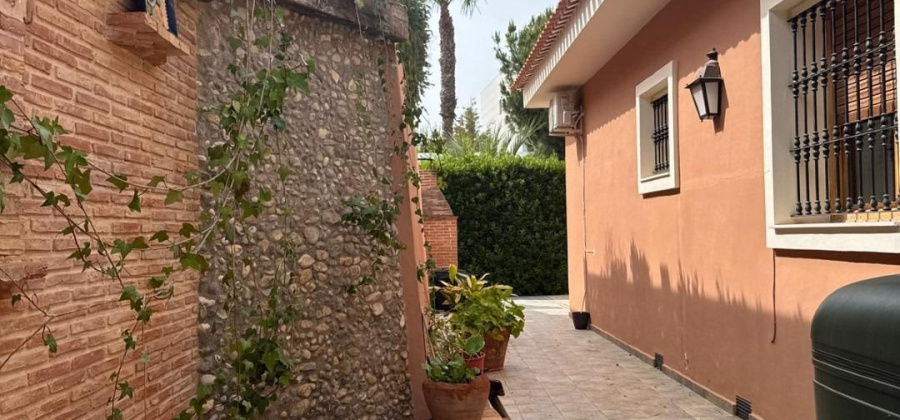 Torrevieja, Alicante, 4 Bedrooms Bedrooms, ,3 BathroomsBathrooms,Villa,Resale,0,75632240519194800