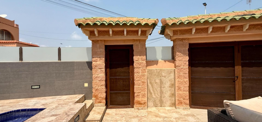 Torrevieja, Alicante, 5 Bedrooms Bedrooms, ,2 BathroomsBathrooms,Villa,Resale,0,75632176473811616