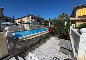 Torrevieja, Alicante, 2 Bedrooms Bedrooms, ,2 BathroomsBathrooms,Bungalow,Resale,0,328216107396565568