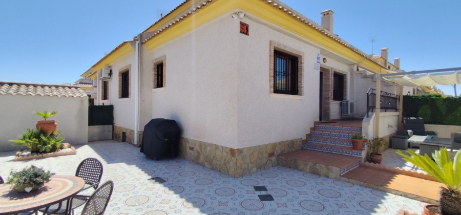 Villamartin, Alicante, 3 Bedrooms Bedrooms, ,2 BathroomsBathrooms,Villa,Resale,0,202005148572968064