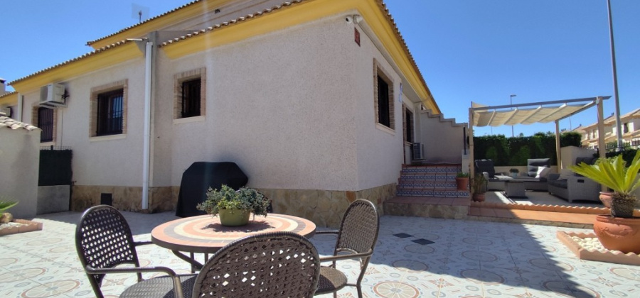 Villamartin, Alicante, 3 Bedrooms Bedrooms, ,2 BathroomsBathrooms,Villa,Resale,0,202005148572968064