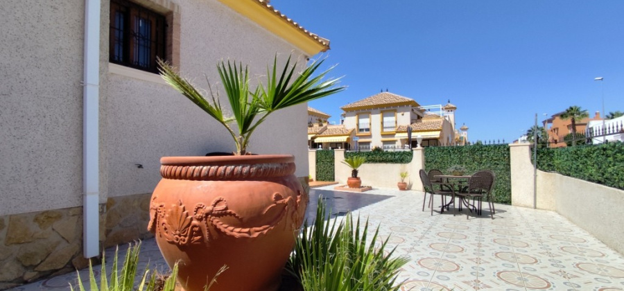 Villamartin, Alicante, 3 Bedrooms Bedrooms, ,2 BathroomsBathrooms,Villa,Resale,0,202005148572968064