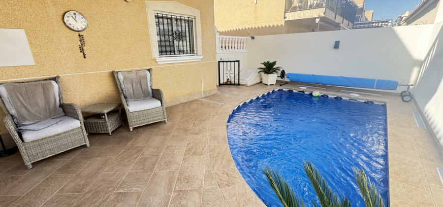 Villamartin, Alicante, 4 Bedrooms Bedrooms, ,3 BathroomsBathrooms,Villa,Resale,0,10318686828501840
