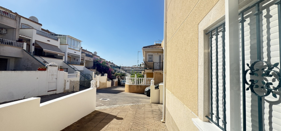 Villamartin, Alicante, 4 Bedrooms Bedrooms, ,3 BathroomsBathrooms,Villa,Resale,0,10318686828501840