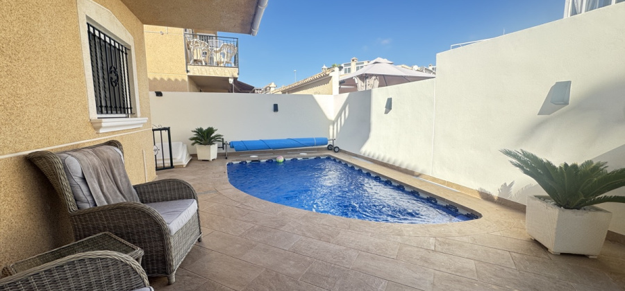 Villamartin, Alicante, 4 Bedrooms Bedrooms, ,3 BathroomsBathrooms,Villa,Resale,0,10318686828501840