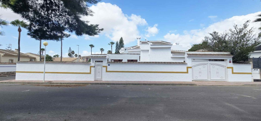 Ciudad Quesada, Alicante, 4 Bedrooms Bedrooms, ,2 BathroomsBathrooms,Villa,Resale,0,10353669145384896