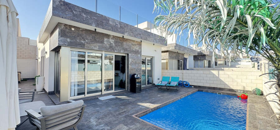 Villamartin, Alicante, 3 Bedrooms Bedrooms, ,2 BathroomsBathrooms,Villa,Resale,0,103186152879195056