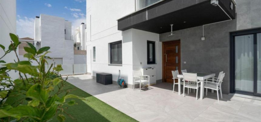 Torrevieja, Alicante, 3 Bedrooms Bedrooms, ,3 BathroomsBathrooms,Villa,Resale,0,75632559695558064 Torrevieja, Alicante, 3 Bedrooms Bedrooms, ,3 BathroomsBathrooms,Villa,Resale,0,75632559695558064