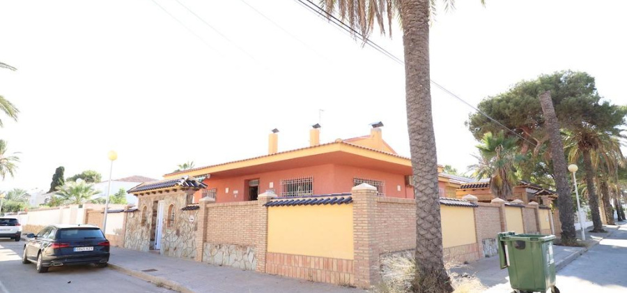 Cabo Roig, Alicante, 5 Bedrooms Bedrooms, ,2 BathroomsBathrooms,Villa,Resale,0,20992488188687000