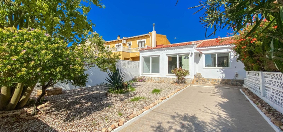 Torrevieja, Alicante, 3 Bedrooms Bedrooms, ,2 BathroomsBathrooms,Villa,Resale,0,328216173231018944