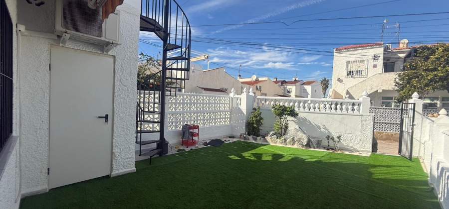 Torrevieja, Alicante, 2 Bedrooms Bedrooms, ,1 BathroomBathrooms,Bungalow,Resale,0,75632230069156224