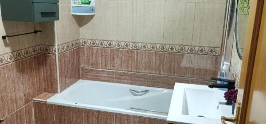 Torrevieja, Alicante, 4 Bedrooms Bedrooms, ,2 BathroomsBathrooms,Apartment,Resale,0,7563292400863622